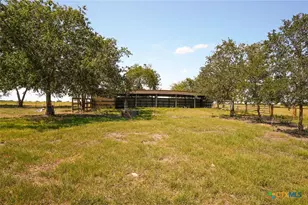 5688 Falke-Heinrich Rd, Schulenburg, TX 78956 - Photo 9