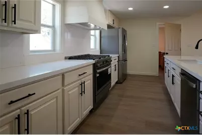 5688 Falke-Heinrich Road, Schulenburg, TX 78956 - Photo 15