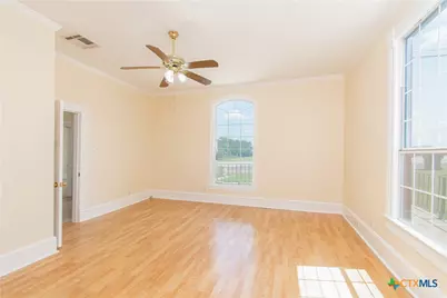 211 W Mesquite Avenue, Rogers, TX 76569 - Photo 9