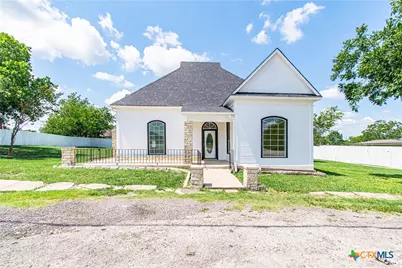 211 W Mesquite Avenue, Rogers, TX 76569 - Photo 1