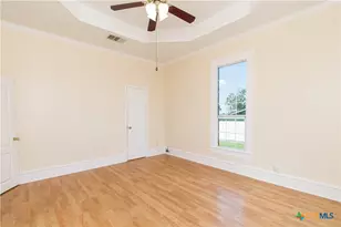 211 W Mesquite Ave, Rogers, TX 76569 - Photo 5