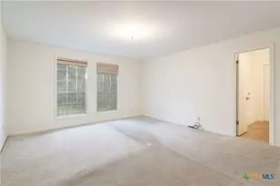 832 E Court St, Seguin, TX 78155 - Photo 17