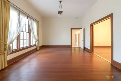 832 E Court Street, Seguin, TX 78155 - Photo 11