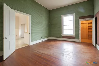 832 E Court Street, Seguin, TX 78155 - Photo 5