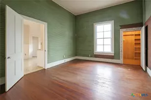 832 E Court St, Seguin, TX 78155 - Photo 5