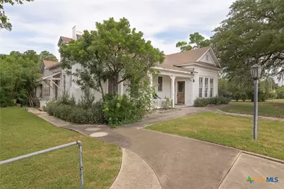 832 E Court Street, Seguin, TX 78155 - Photo 25