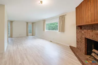 832 E Court Street, Seguin, TX 78155 - Photo 21