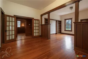 832 E Court St, Seguin, TX 78155 - Photo 9