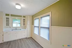 365 E Faust, New Braunfels, TX 78130 - Photo 7