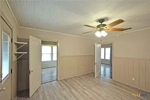 365 E Faust, New Braunfels, TX 78130 - Photo 11