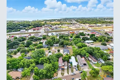 206 Cheeves Avenue, Port Lavaca, TX 77979 - Photo 3