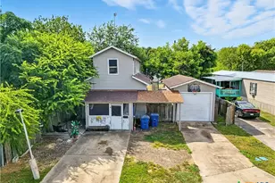 206 Cheeves Ave, Port Lavaca, TX 77979 - Photo 1