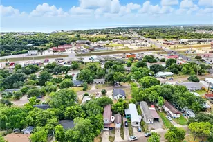 206 Cheeves Ave, Port Lavaca, TX 77979 - Photo 3