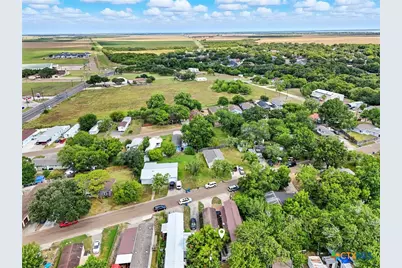 206 Cheeves Avenue, Port Lavaca, TX 77979 - Photo 5