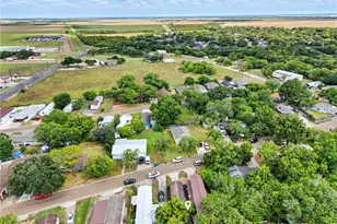 206 Cheeves Ave, Port Lavaca, TX 77979 - Photo 5