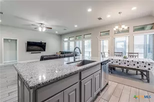 2916 Glen Vw, Seguin, TX 78155 - Photo 9