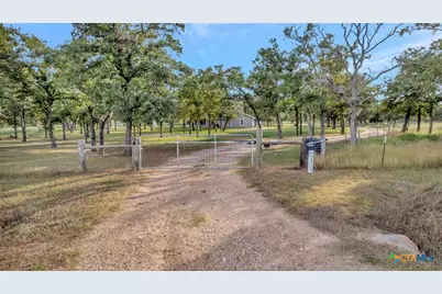 351 Sulphur Creek Estates Rd, Victoria, TX 77905 - Photo 5