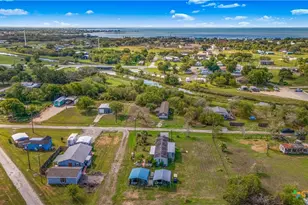 112 E Toledo St, Seadrift, TX 77983 - Photo 5