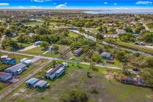 112 E Toledo St, Seadrift, TX 77983 - Photo 3