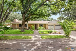 104 Warwick Glen St, Victoria, TX 77904 - Photo 3