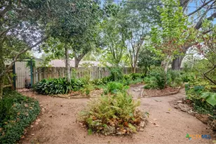 104 Warwick Glen St, Victoria, TX 77904 - Photo 31