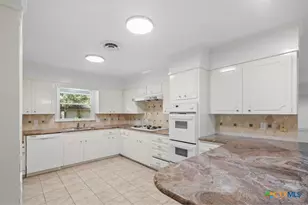 104 Warwick Glen St, Victoria, TX 77904 - Photo 15