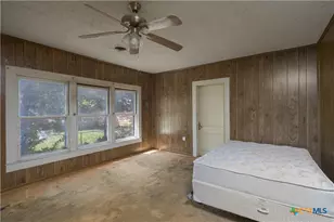 908 Campbell St, Lampasas, TX 76550 - Photo 9