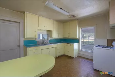 908 Campbell Street, Lampasas, TX 76550 - Photo 5