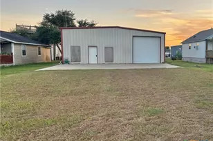 103 Cassie St, Port O'Connor, TX 77982 - Photo 9