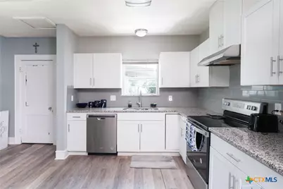 921 S 11th Street, Temple, TX 76504 - Photo 9