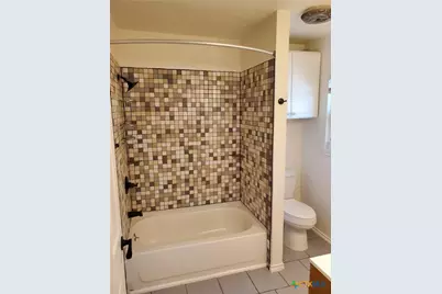 826 N Bowie Street, Seguin, TX 78155 - Photo 9