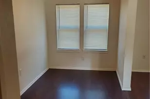 826 N Bowie St, Seguin, TX 78155 - Photo 5