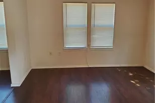 826 N Bowie St, Seguin, TX 78155 - Photo 3