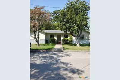 826 N Bowie Street, Seguin, TX 78155 - Photo 1