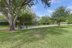 208 Creekridge Dr, Victoria, TX 77904 - Photo 39