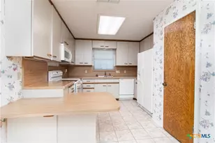 3065 Summit Dr, Belton, TX 76513 - Photo 17