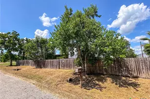 90 Honey Dr, Victoria, TX 77904 - Photo 7