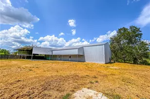 90 Honey Dr, Victoria, TX 77904 - Photo 3