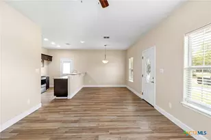 1628 Armstrong St, Luling, TX 78648 - Photo 5