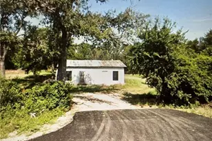 3004 N Travis Ave, Cameron, TX 76520 - Photo 1