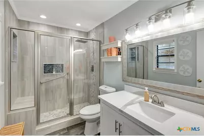 1106 W Jefferson Avenue, Port O'Connor, TX 77982 - Photo 11