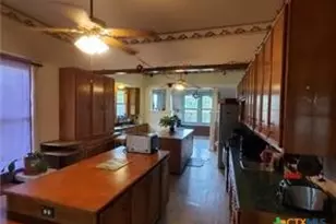 422 W North Main St, Flatonia, TX 78941 - Photo 5