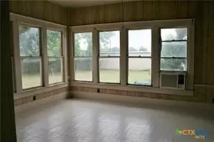 422 W North Main St, Flatonia, TX 78941 - Photo 11