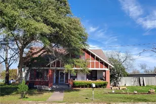 422 W North Main St, Flatonia, TX 78941 - Photo 1