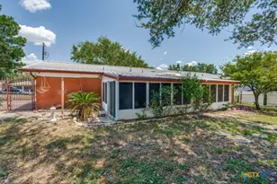 663 Lockener Ave, New Braunfels, TX 78130 - Photo 7