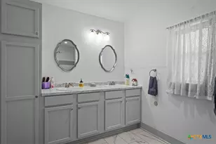 203 E Main St, Rosebud, TX 76570 - Photo 19