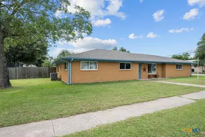 203 E Main Street, Rosebud, TX 76570 - Photo 1