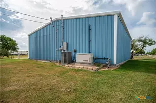 1112 W Dallas Ave, Seadrift, TX 77983 - Photo 7