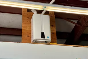 1112 W Dallas Ave, Seadrift, TX 77983 - Photo 19