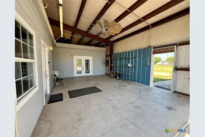 1112 W Dallas Avenue, Seadrift, TX 77983 - Photo 17